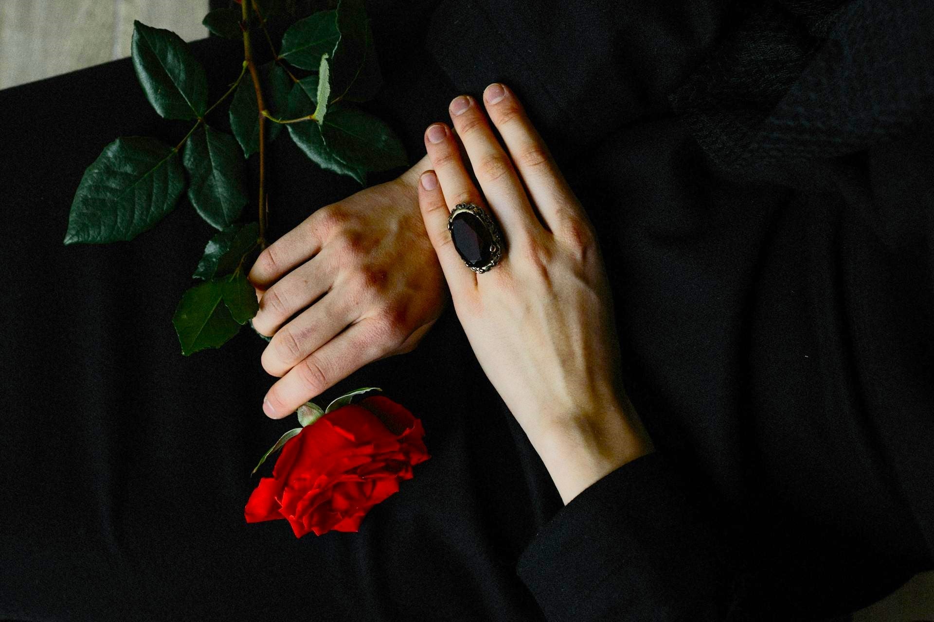 What happens to jewelry during cremation? What we need to know ?