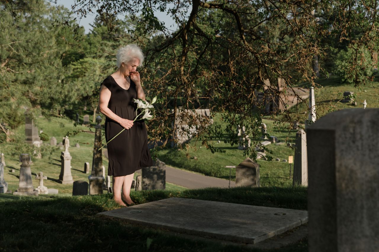 Why We Keep Things That Belonged to Someone Who Died: The Emotional Meaning Behind Personal Belongings