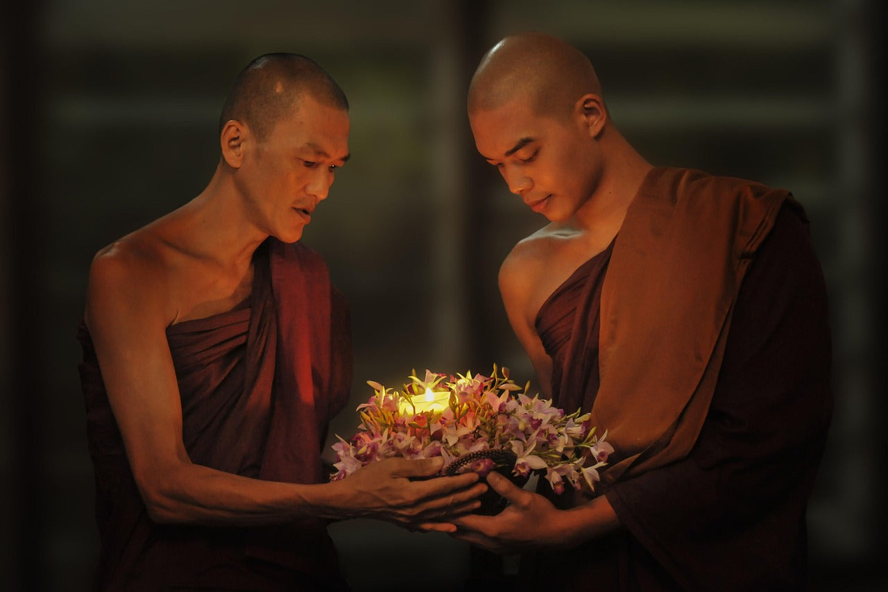 Thai Funeral Traditions: Rituals, Beliefs, and Community - Pulvis Art Urns