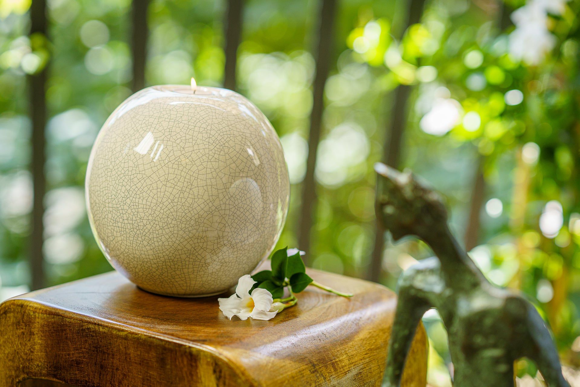 Załaduj wideo: "Harmony" firmy Pulvis Art Urns