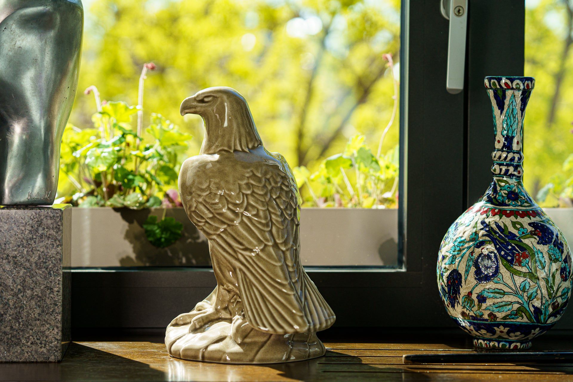 Aquilae Military Memorial For Cremation Ashes - Large | Beige Grey | Ceramic Urn - Pulvis Art Urns