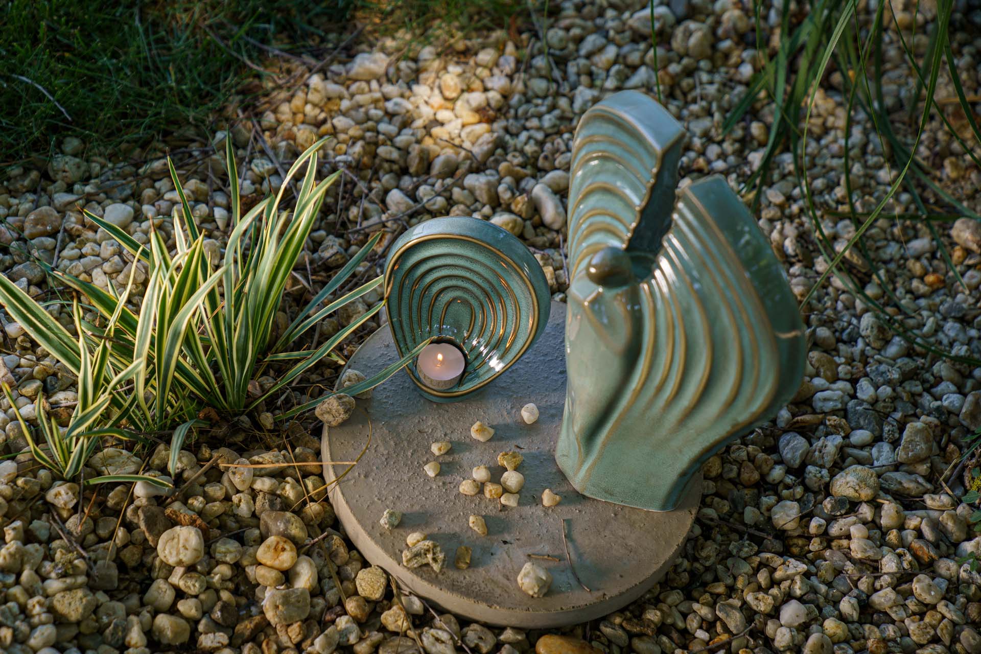 Guardian Handmade Cremation Urn for Ashes - Large Urn | Oily Green Melange - Pulvis Art Urns
