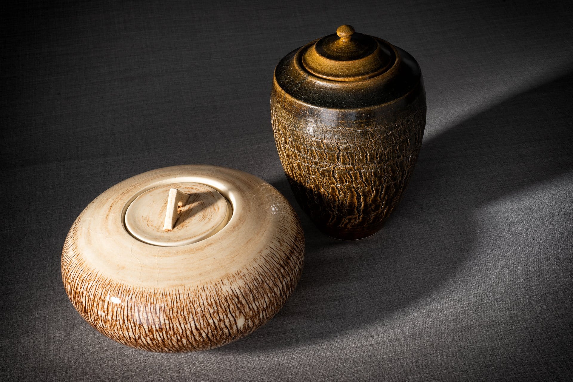Pottery Wheel Urn for Ashes "Aeon" - Large | Manganese Brown | Ceramic - Pulvis Art Urns