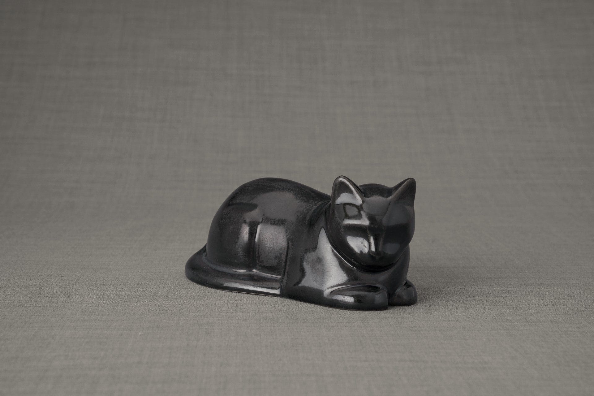 Mini Cat Memorial Bundle - 4 Pieces - Portrait | Urn | Nameplate Holder | Scented Candle - Pulvis Art Urns