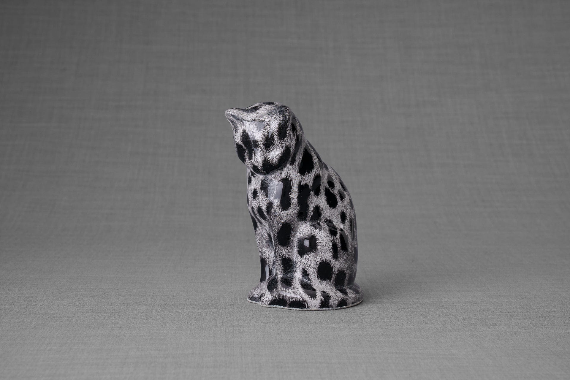 HydroGraphics Mini Pet Urn "Neko" | Spotted White | Ceramic - Pulvis Art Urns