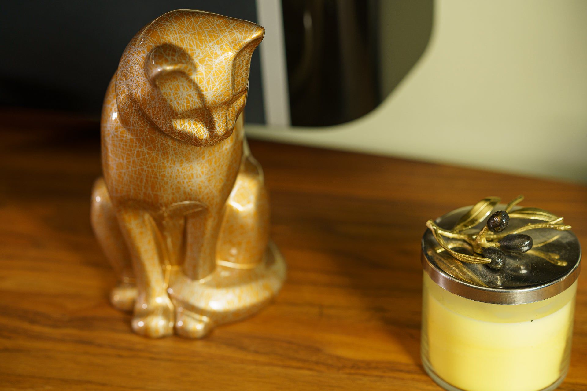 HydroGraphics Pet Urn "Neko - Gold" - Ceramic | Hydro Dipping - Pulvis Art Urns