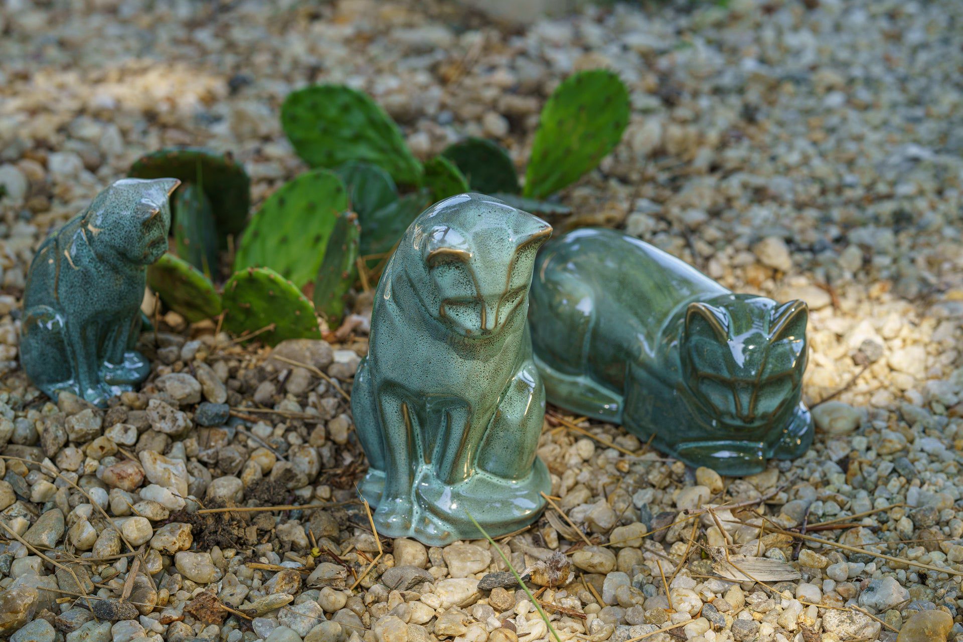 Mini Pet Urn for Ashes Neko - Oily Green Melange | Ceramic Cat Urn - Pulvis Art Urns