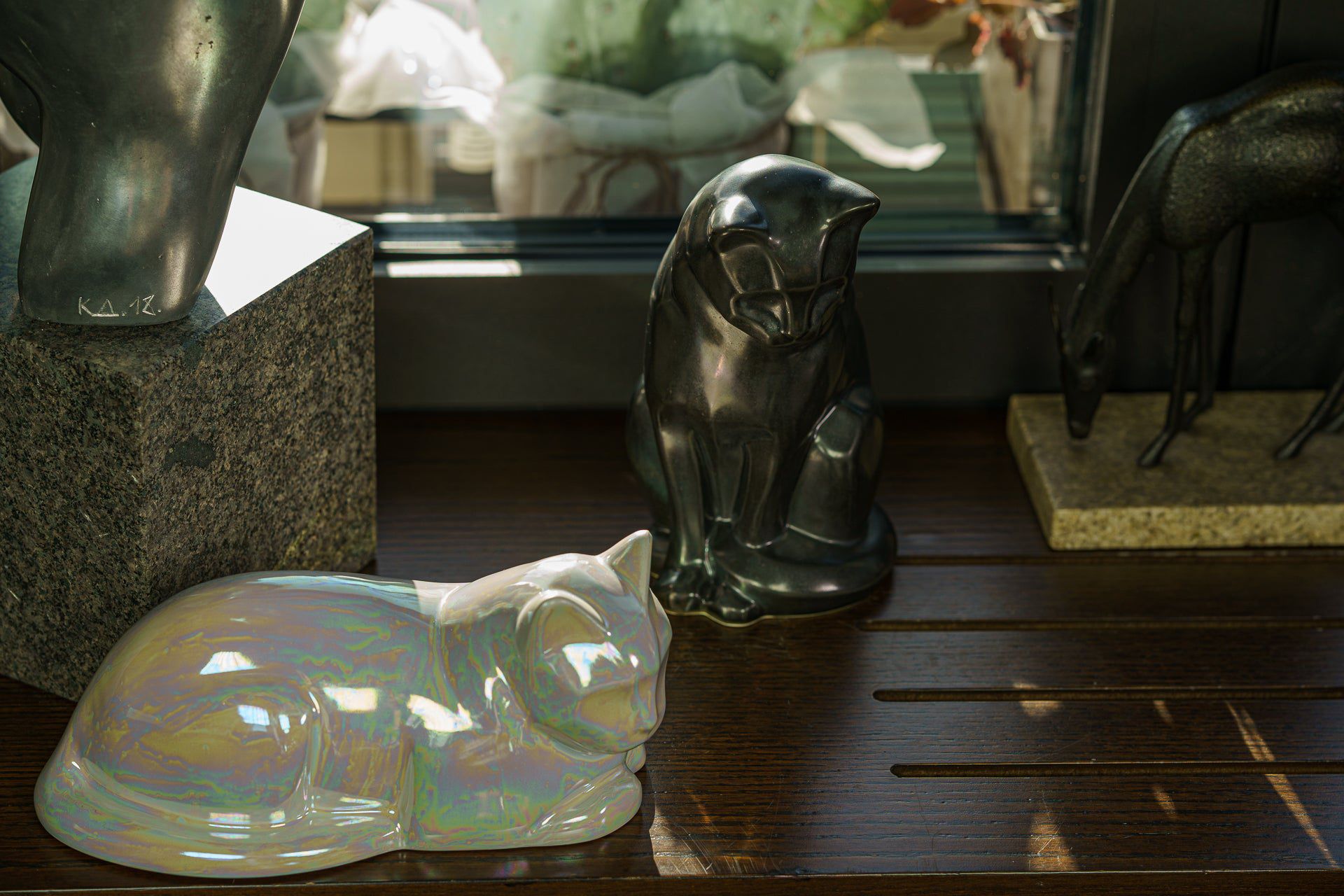 Neko Pet Urn for Ashes - Lamp Black | Ceramic | Handmade Cat Urn - Pulvis Art Urns
