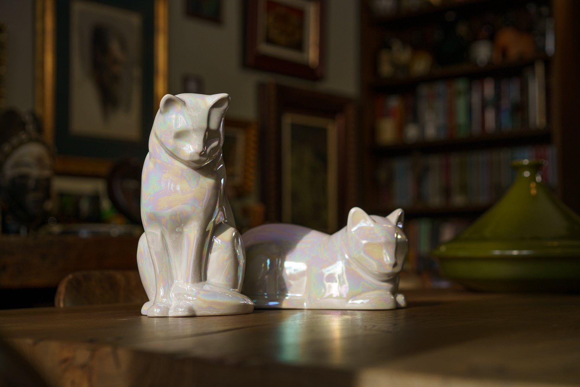 Neko Pet Urn for Ashes - White | Ceramic | Handmade Cat Urn - Pulvis Art Urns