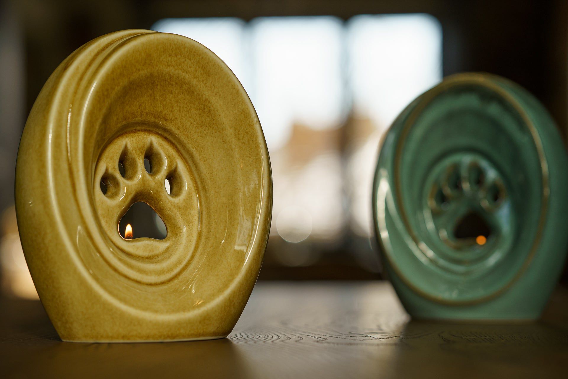 Paw Pet Urn for Ashes - Dark Sand | Ceramic | Handmade Pet Urn - Pulvis Art Urns