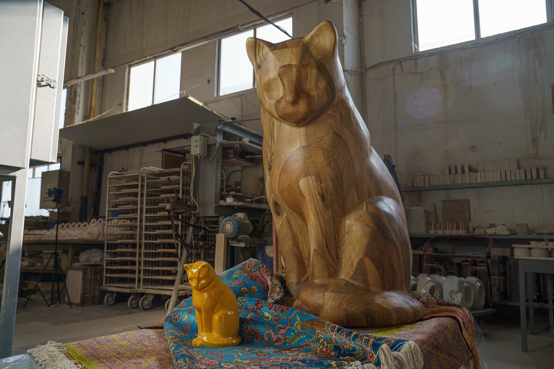 Wooden Cat Statue Memorial "Neko" - Genuine Walnut - Pulvis Art Urns