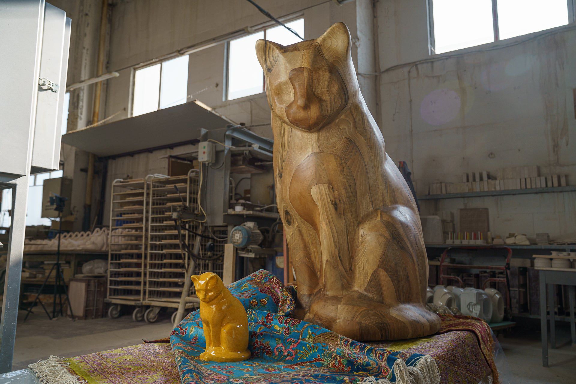 Wooden Cat Statue Memorial "Neko" - Genuine Walnut - Pulvis Art Urns