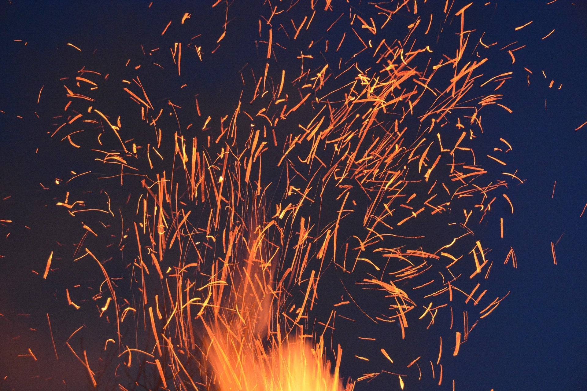 Fire burning. Fear of cremation article by Pulvis Art Urns