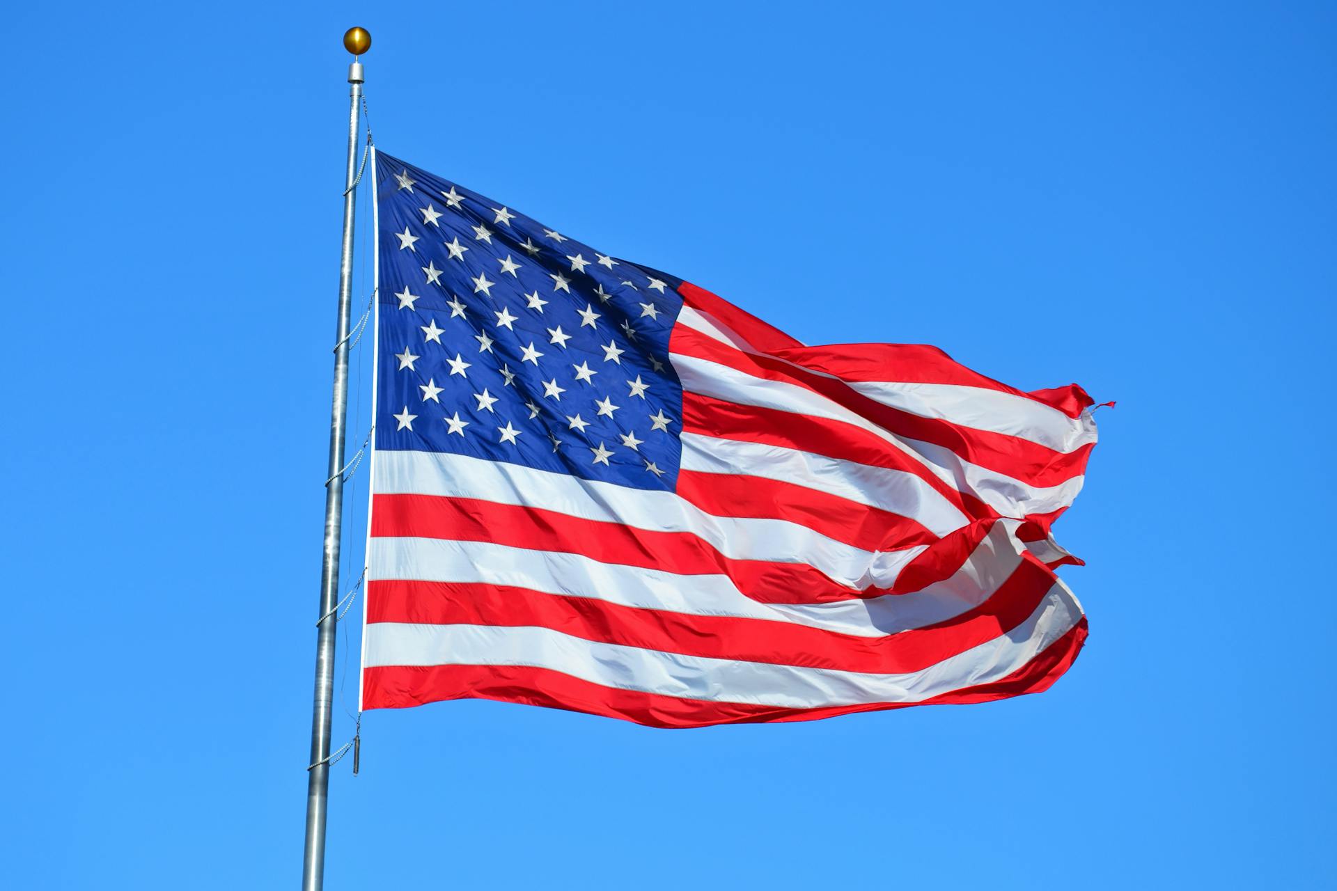 Complete Guide To Scattering Ashes in USA. Memorial Tips for 2024