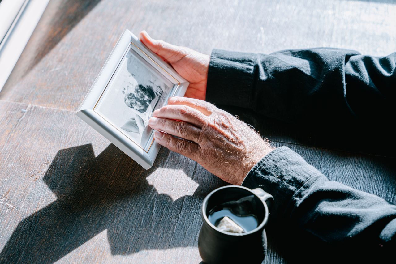 Grief: A Research Guide to Cremation, Art, and the Psychology of Presence