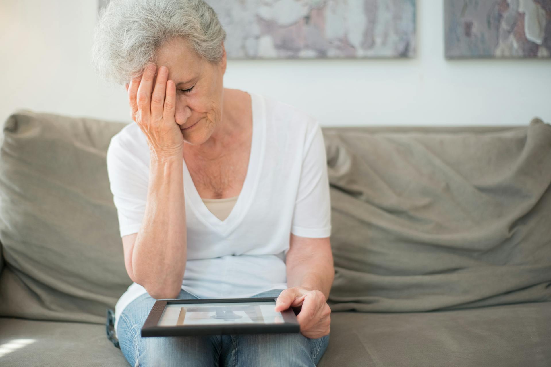 The Psychology of Grieving - Pulvis Art Urns