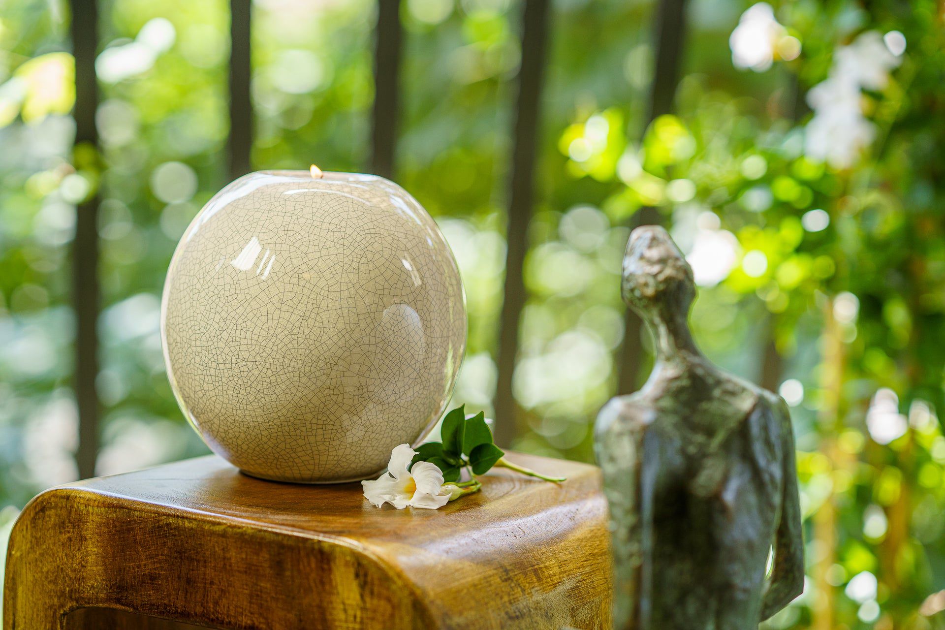 Załaduj wideo: "Harmony" firmy Pulvis Art Urns