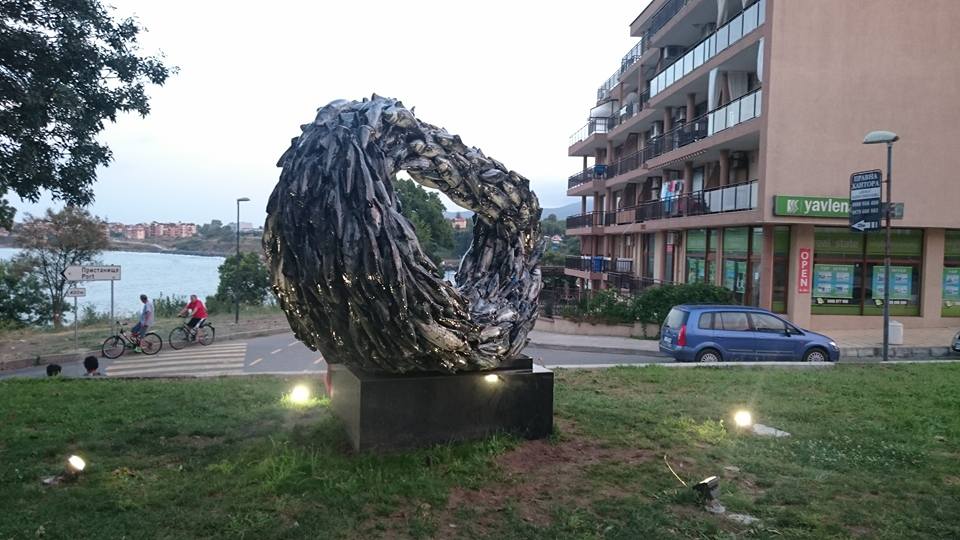 Tsarevo Sculpture - School of Fishes - Ceramic by Mihail Mihaylov and Aleksandar Yuzev - Pulvis Art Urns Founders
