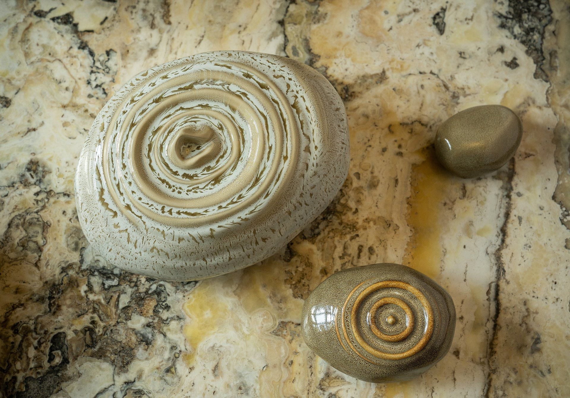 Handmade Cremation Urn for Ashes "Resonance" - Large Urn | Oily Green Melange | Ceramic - Pulvis Art Urns