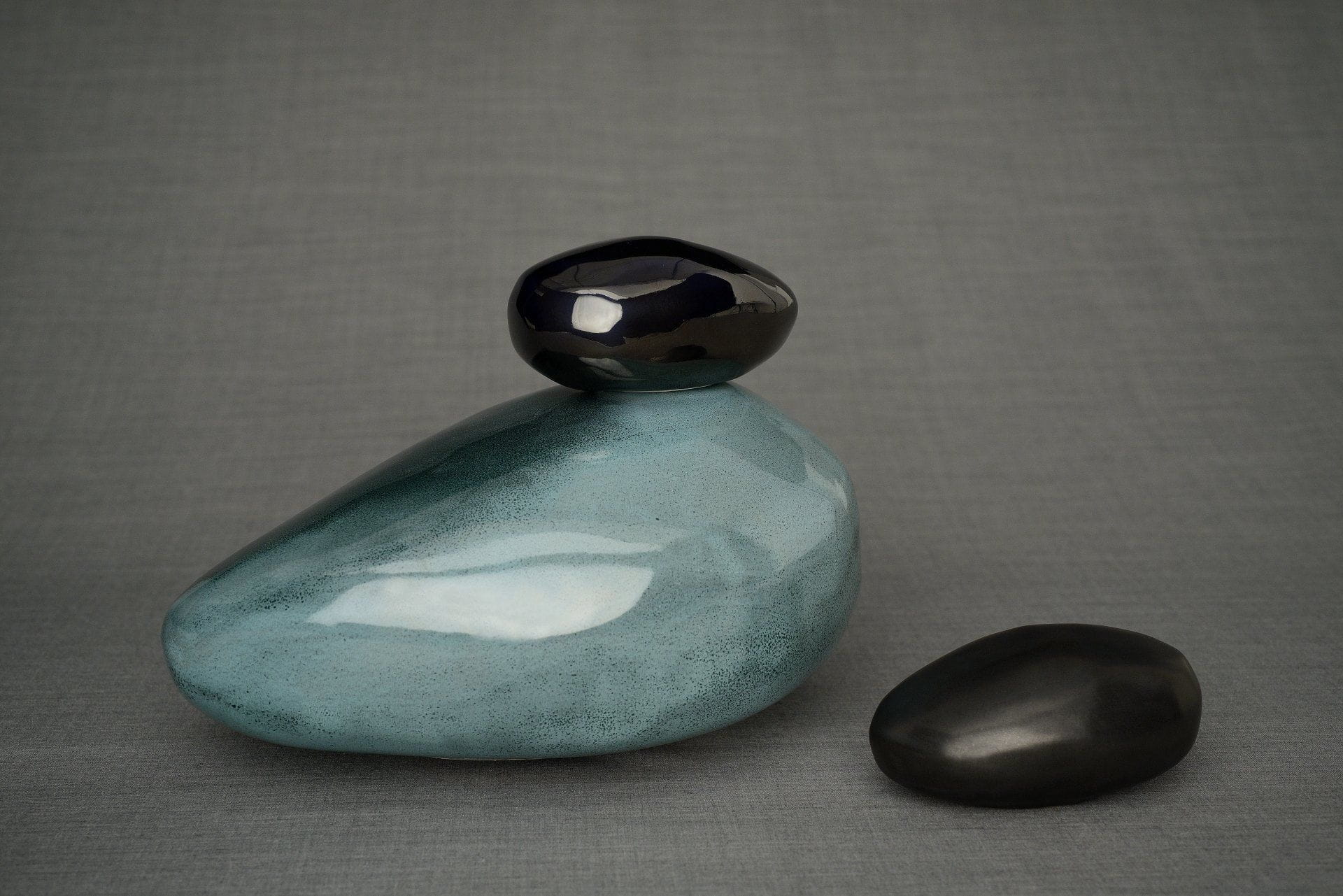 Handmade Cremation Urn for Ashes "Stone" - Large Urn | Oxide Green Melange | Ceramic - Pulvis Art Urns