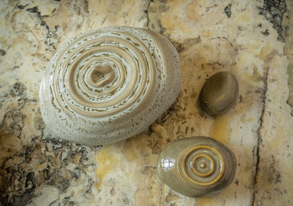 Set Of Ceramic Urns for Ashes "Resonance" - (Large urn + Keepsake) - Pulvis Art Urns