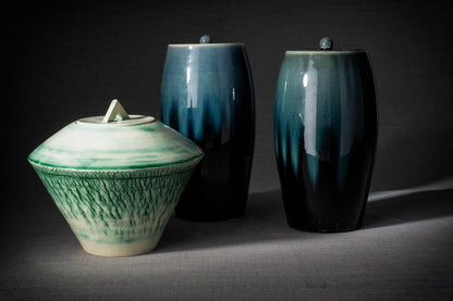 Pottery Wheel Urn for Ashes "Legatum" - Large | Verdigris | Ceramic - Pulvis Art Urns