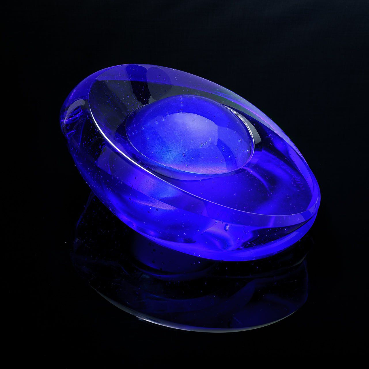 "Heart of the Ocean" Exclusive Molded Glass Urn for Ashes - Pulvis Art Urns