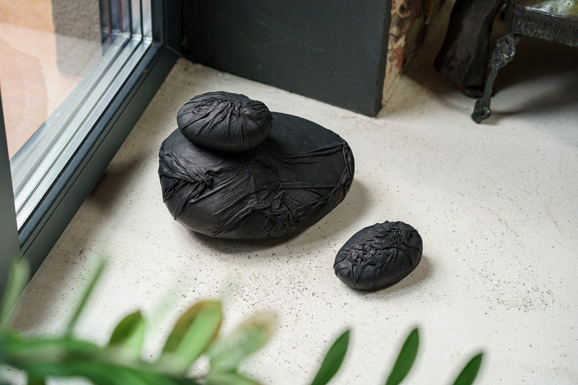 Leather Cremation Keepsake "Stone" - Exclusive Edition - Pulvis Art Urns