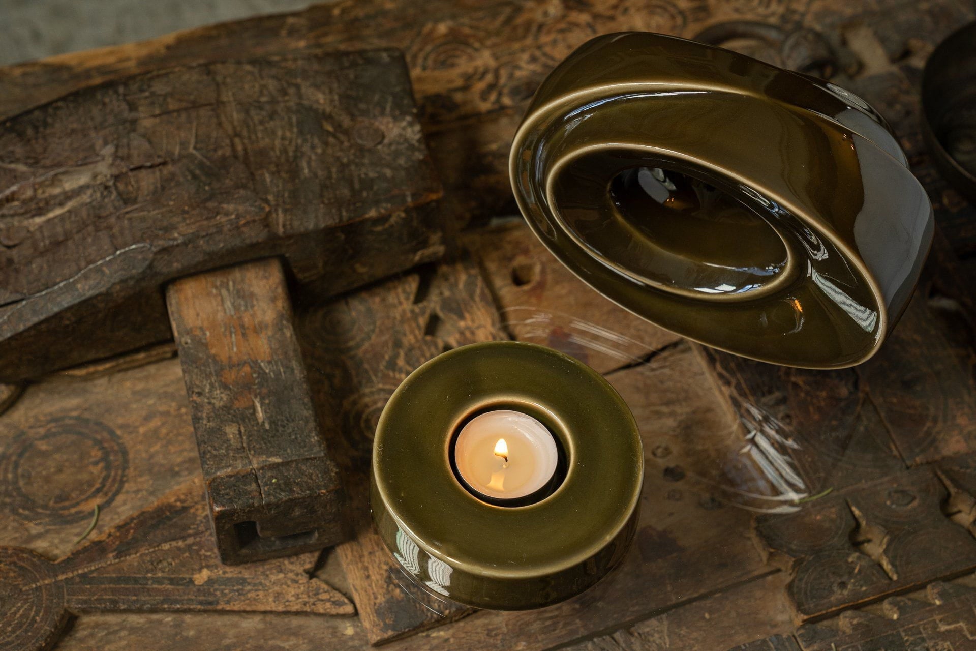 Handmade Cremation Keepsake Urn "The Passage" - Small Urn | Oily Green | Ceramic - Pulvis Art Urns