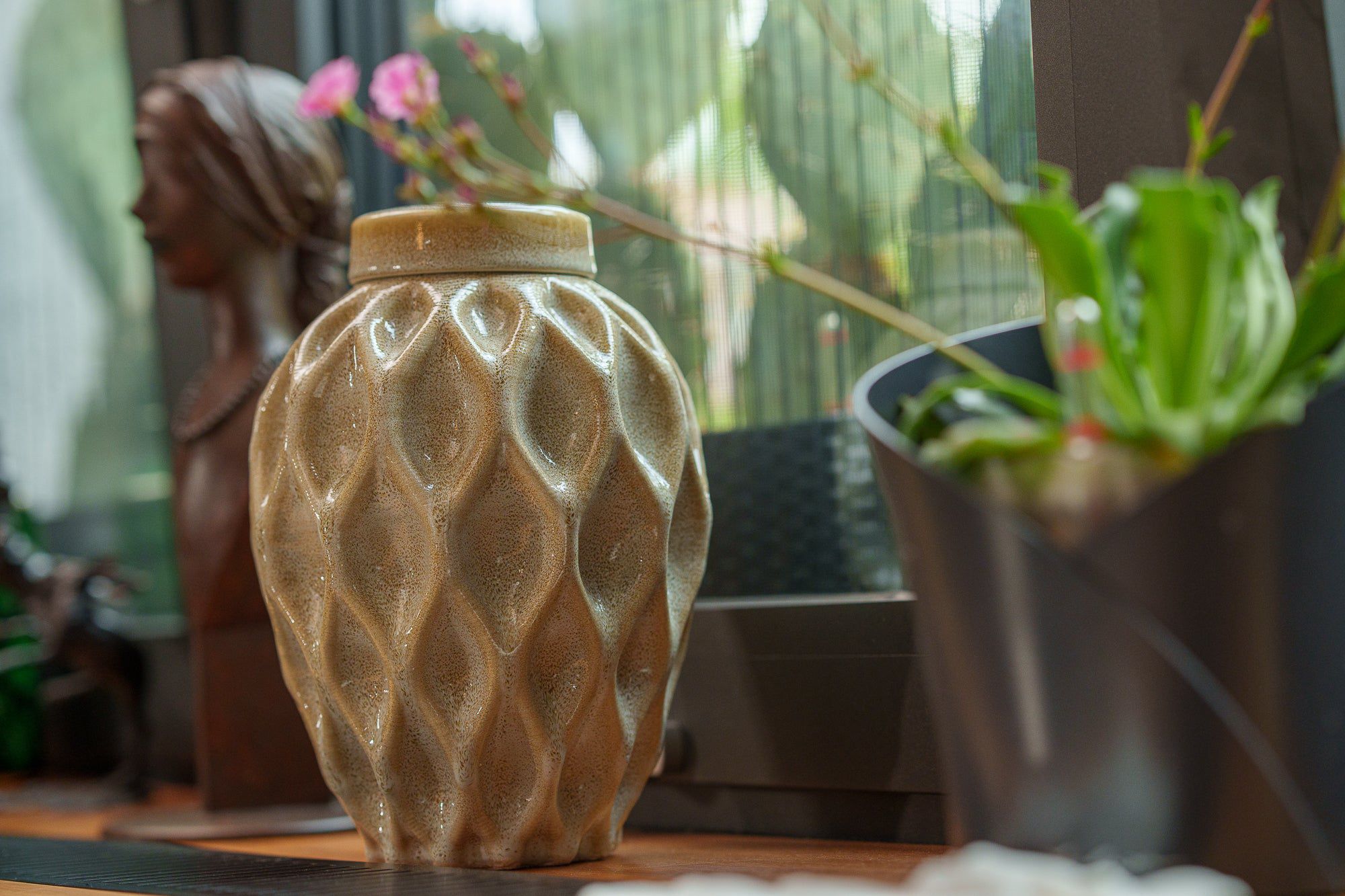 Załaduj wideo: „Echo 3D Printed Urn” od Pulvis Art Urns