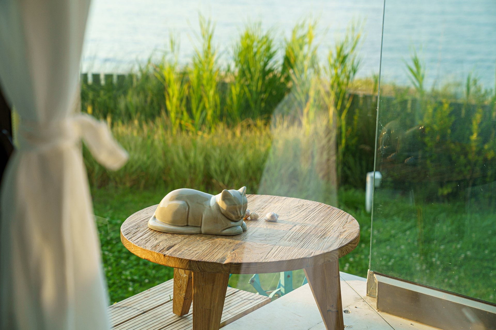 Cat Cremation Urn for Ashes - Dark Sand | Ceramic | Handmade Pet Urn - Pulvis Art Urns