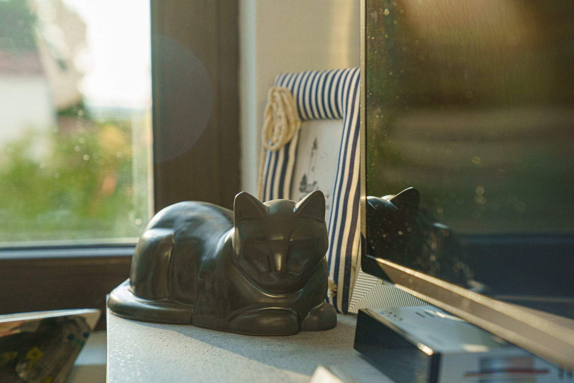 Cat Cremation Urn for Ashes - Rainbow Black | Ceramic | Handmade Cat Urn - Pulvis Art Urns