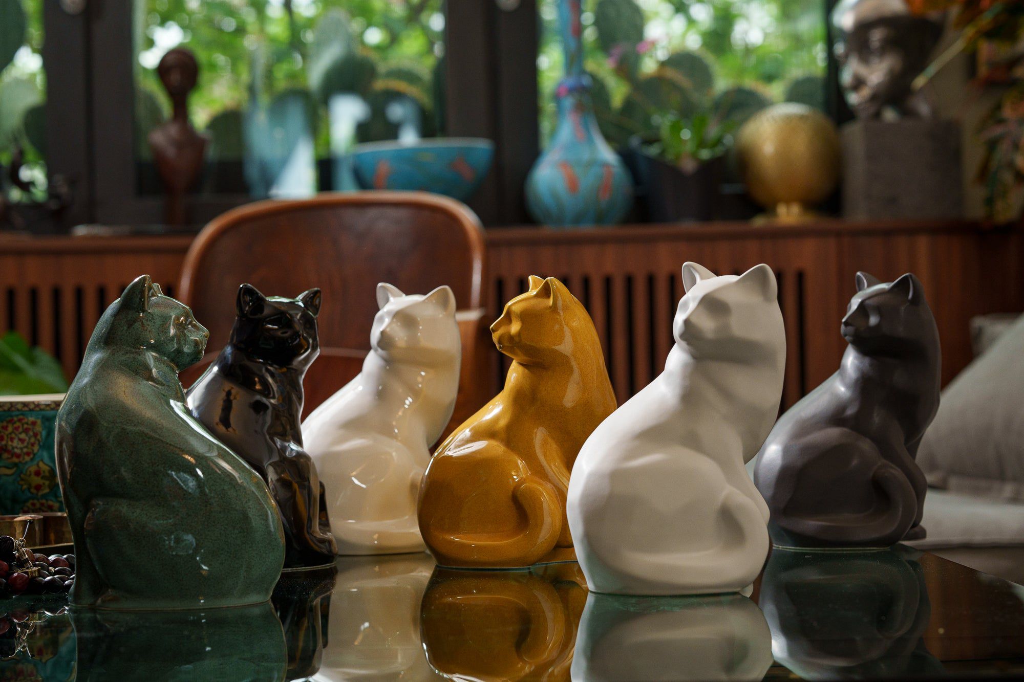 Load video: Pet Cremation Urn by Pulvis Art Urns