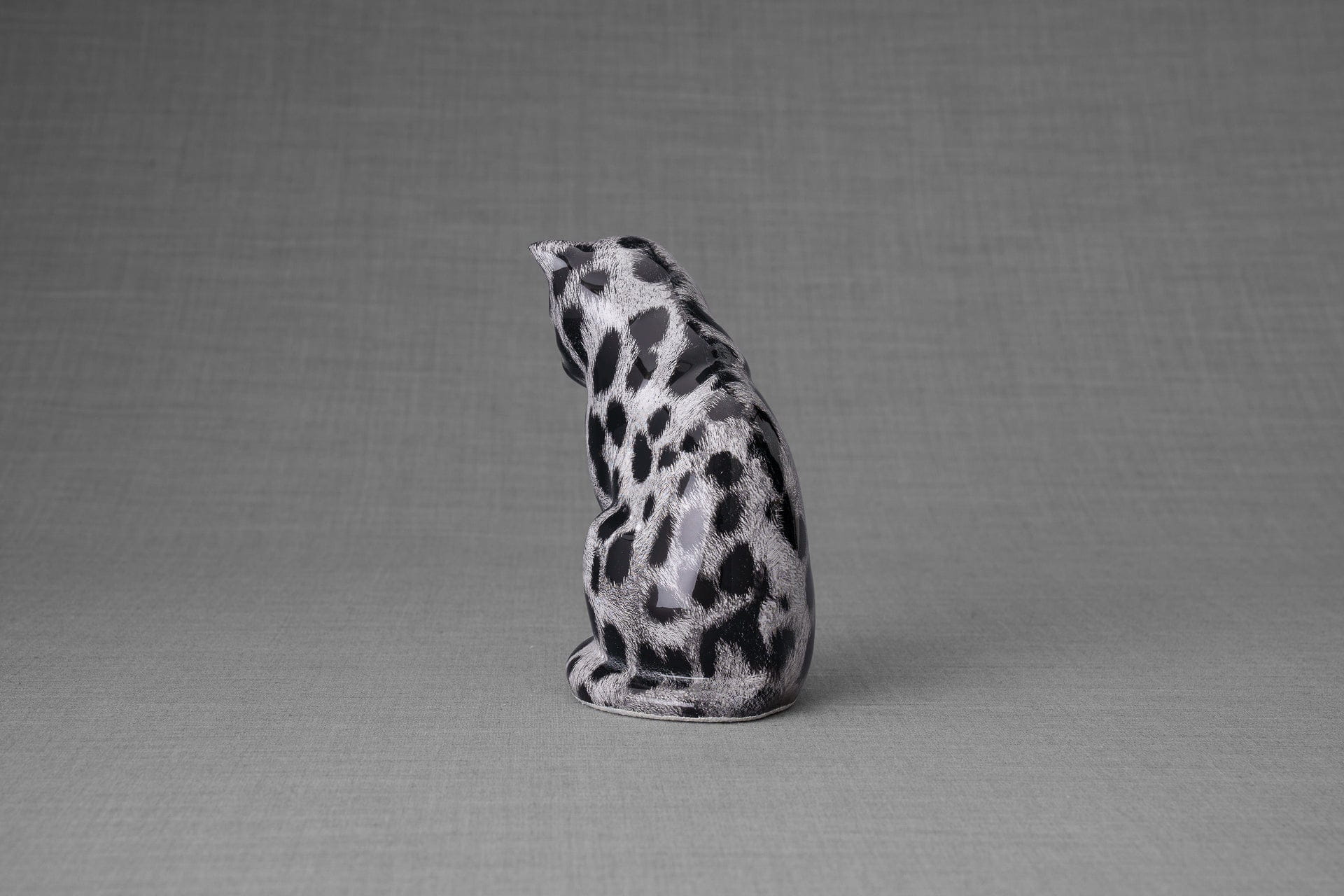 HydroGraphics Mini Pet Urn "Neko" | Spotted White | Ceramic - Pulvis Art Urns