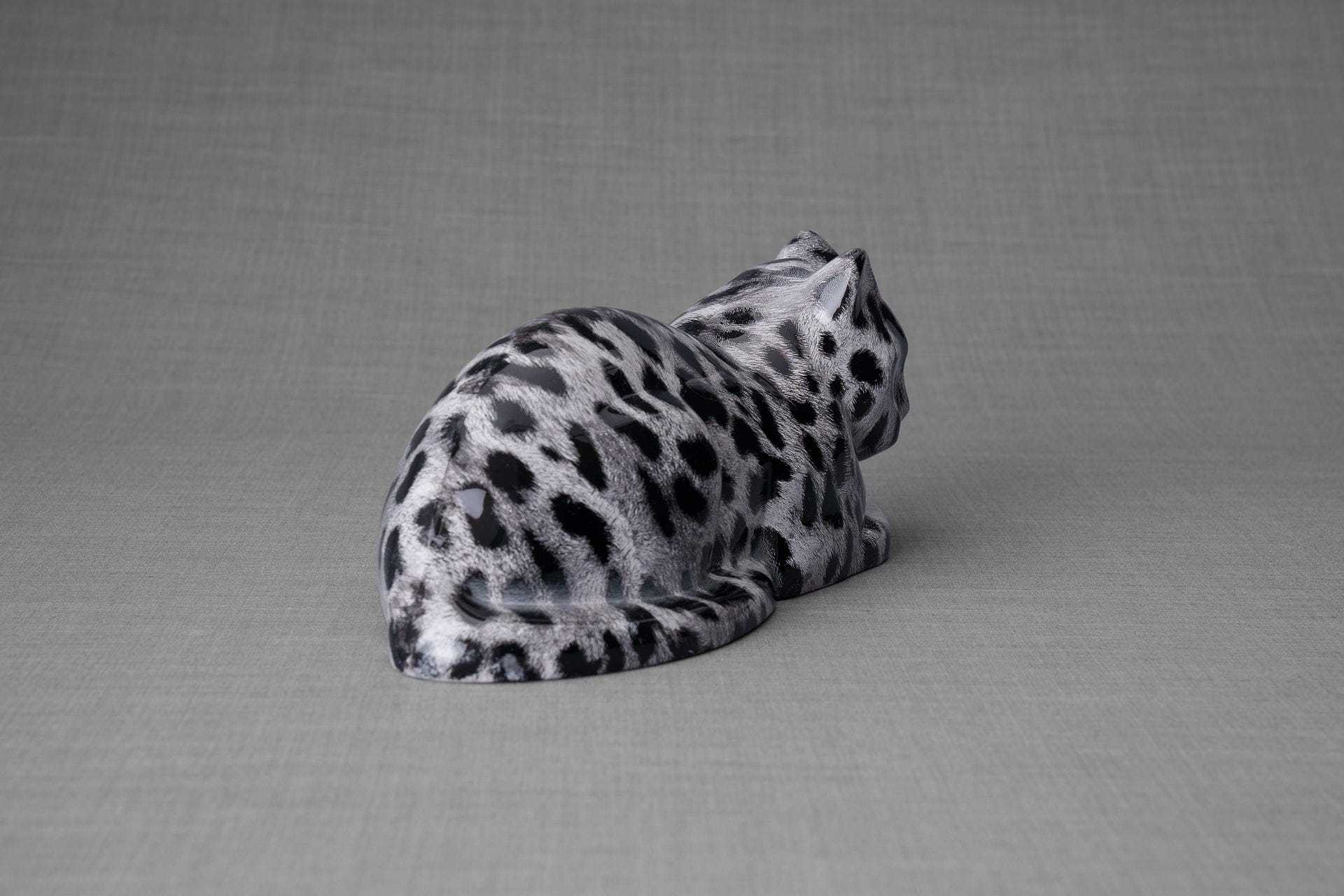 HydroGraphics Pet Urn For Cat | Spotted White | Ceramic - Pulvis Art Urns