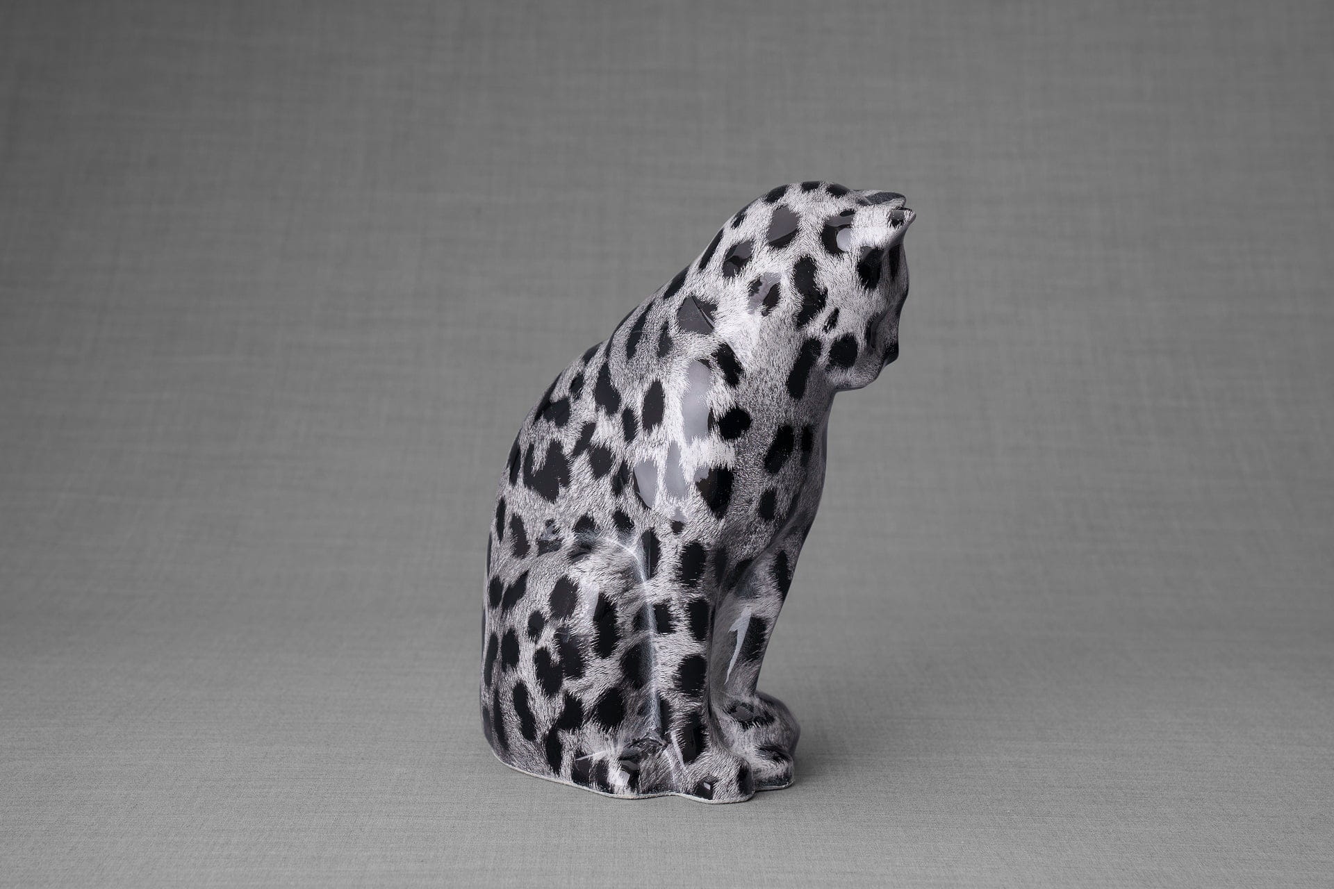 HydroGraphics Pet Urn "Neko" | Spotted White | Ceramic - Pulvis Art Urns
