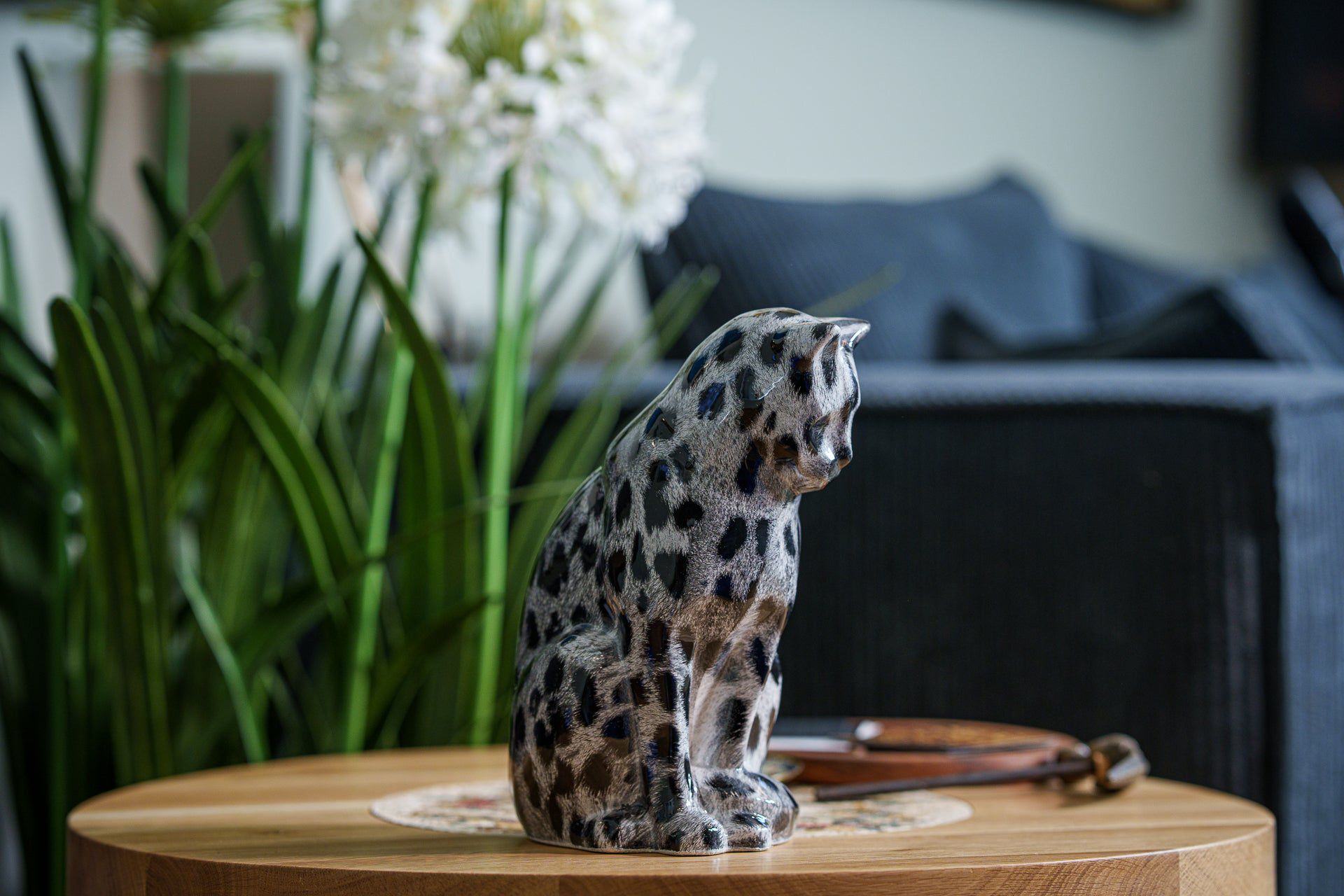 HydroGraphics Pet Urn "Neko" | Spotted White | Ceramic - Pulvis Art Urns