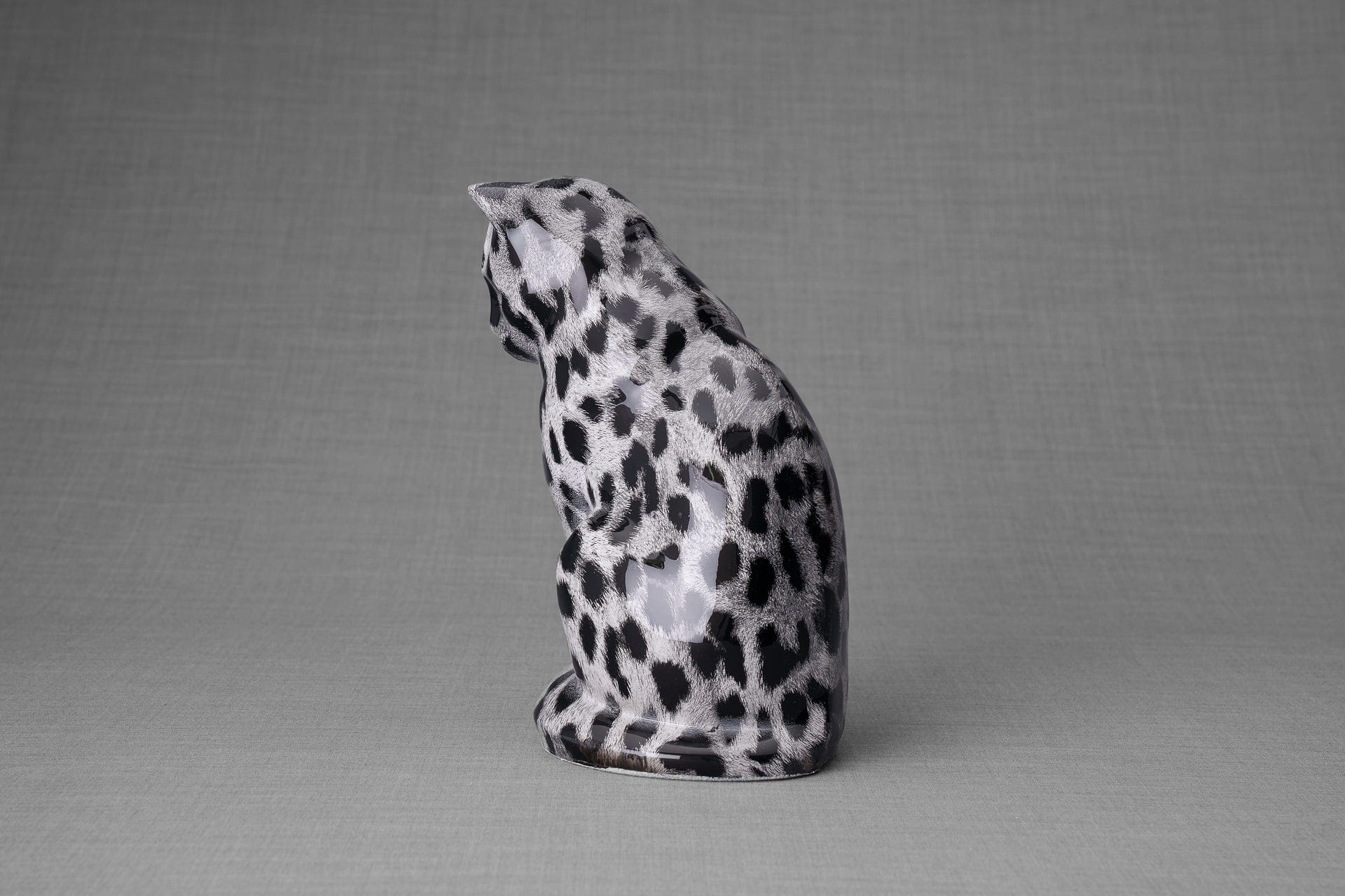 HydroGraphics Pet Urn "Neko" | Spotted White | Ceramic - Pulvis Art Urns