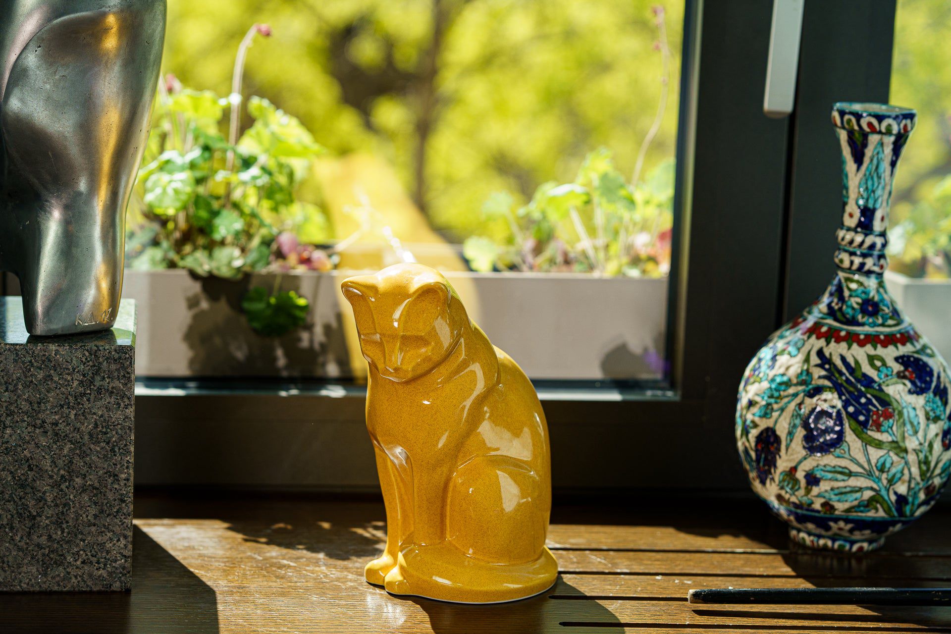 Neko Pet Urn for Ashes - Amber Yellow | Ceramic | Handmade Cat Urn - Pulvis Art Urns