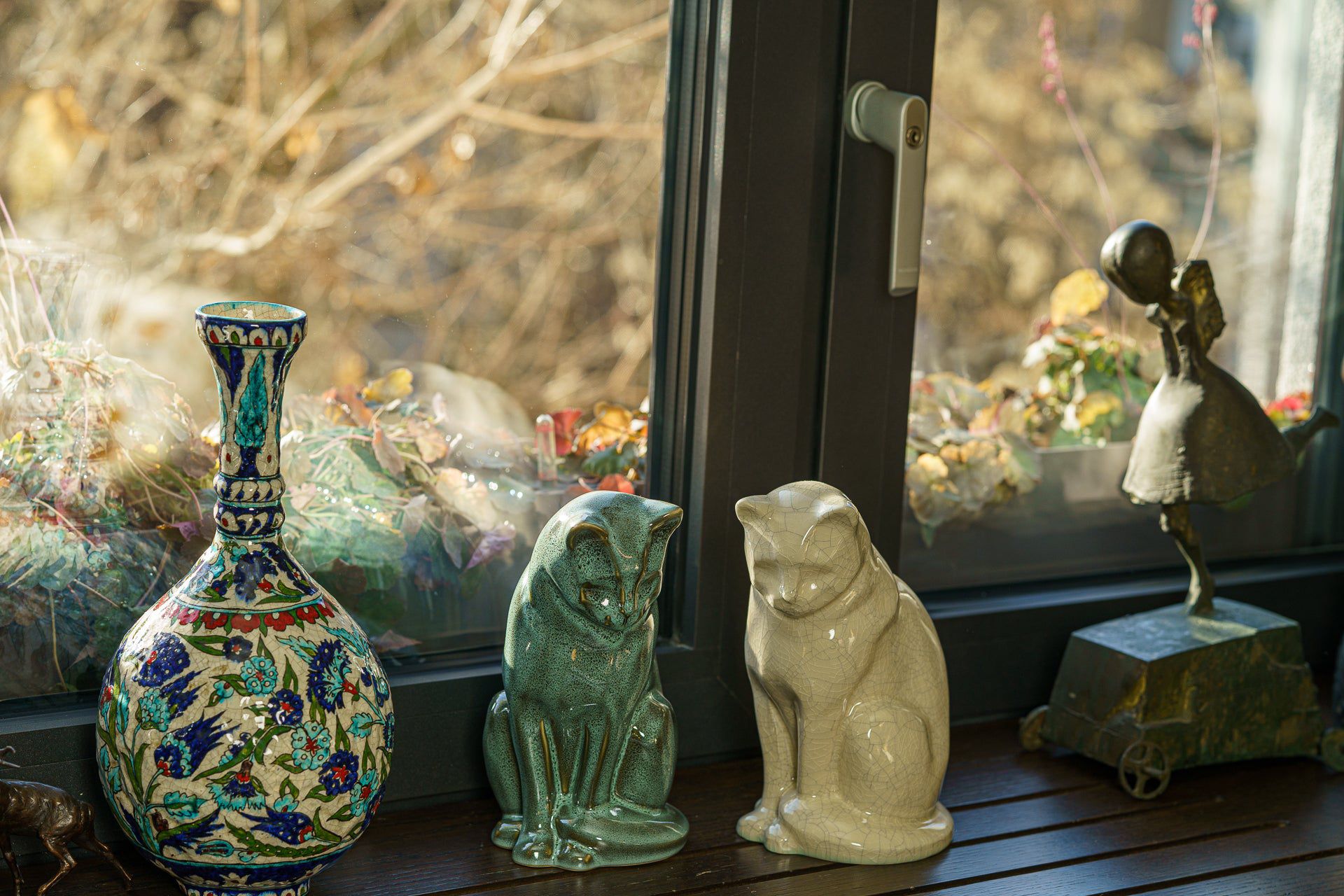 Neko Pet Urn for Ashes - Oily Green Melange | Ceramic | Handmade Cat Urn - Pulvis Art Urns