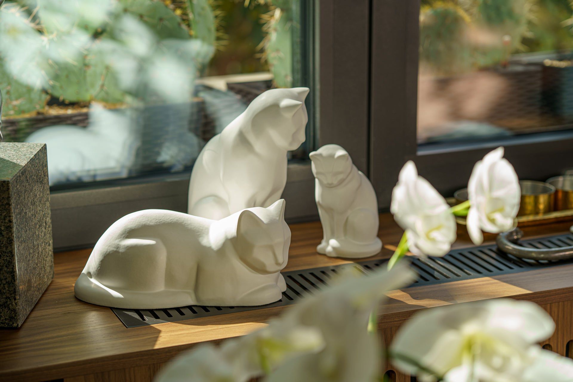 Neko Pet Urn for Ashes - White Matte | Ceramic | Handmade Cat Urn - Pulvis Art Urns