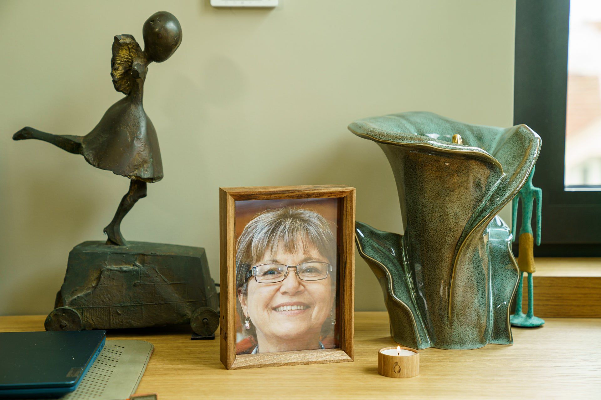 Memorial Picture Frame - Handmade | Genuine Walnut - Pulvis Art Urns