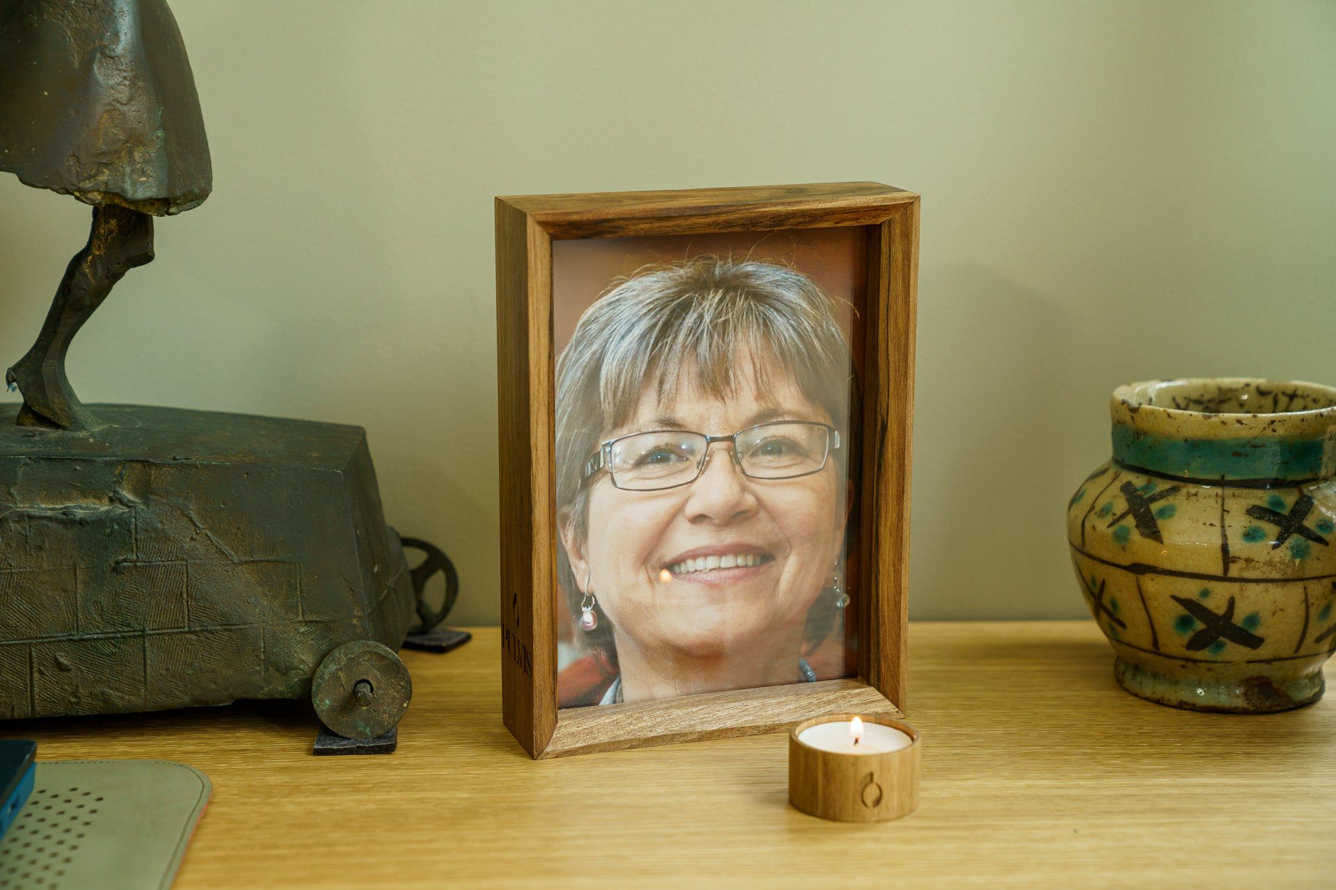 Memorial Picture Frame - Handmade | Genuine Walnut - Pulvis Art Urns