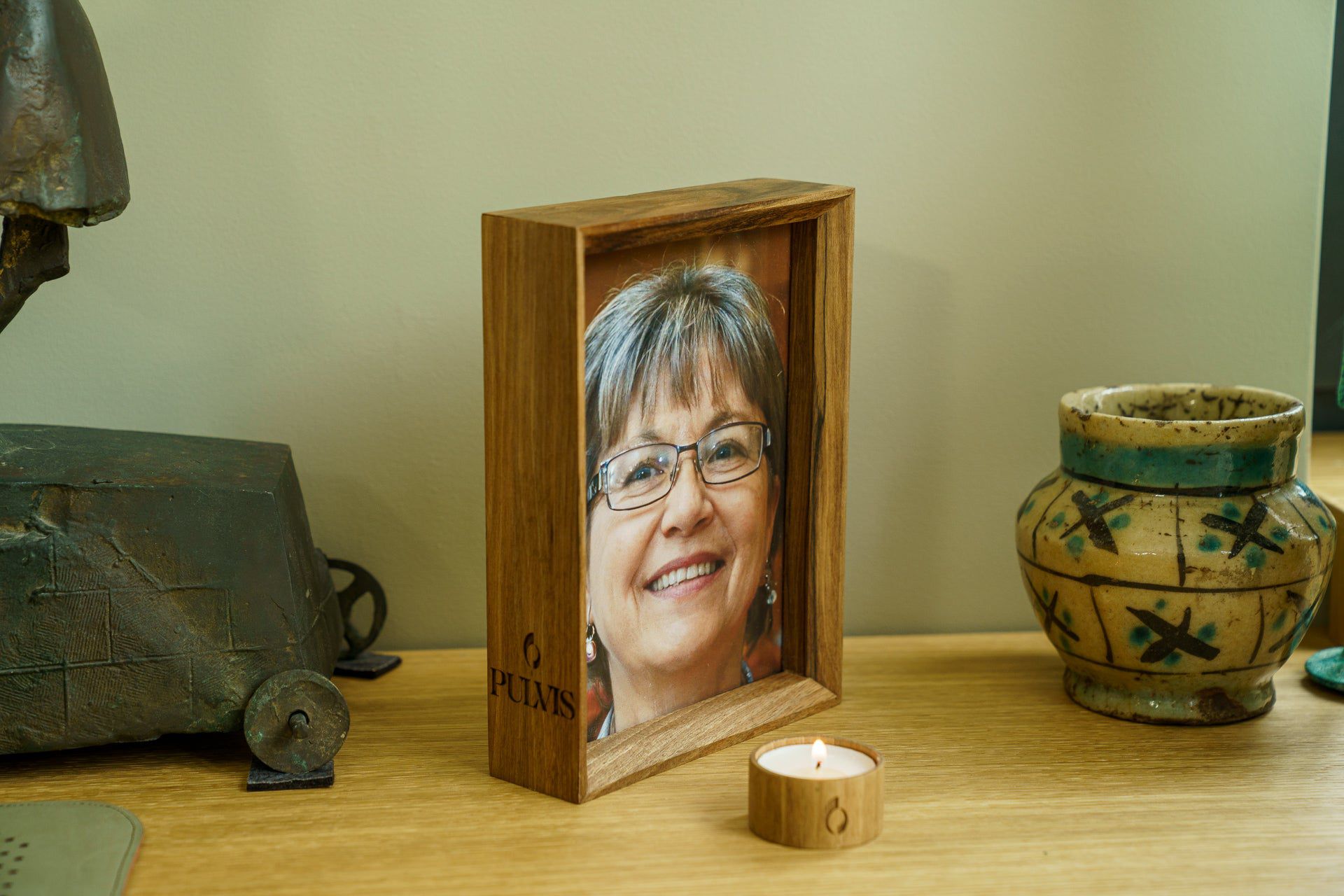 Memorial Picture Frame - Handmade | Genuine Walnut - Pulvis Art Urns