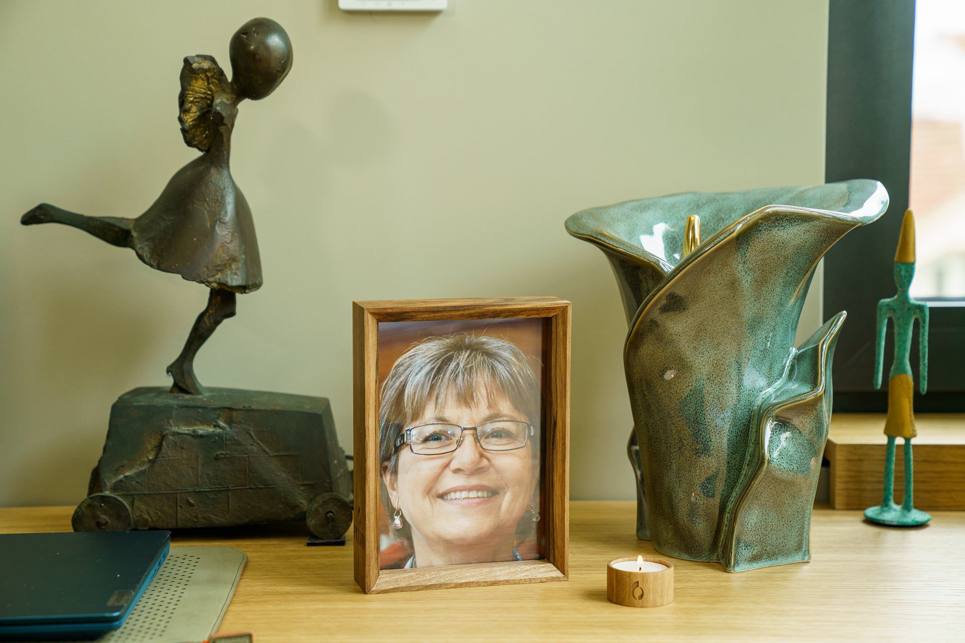 Memorial Picture Frame - Handmade | Genuine Walnut - Pulvis Art Urns